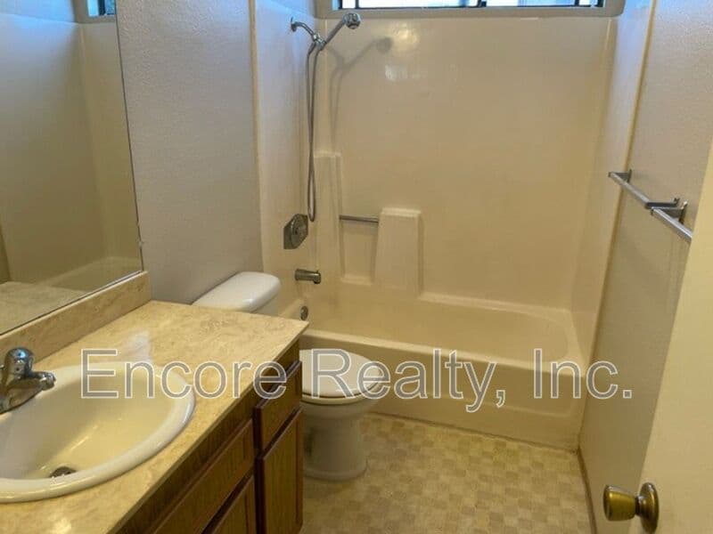 Chula Vista Condo: 616 Oaklawn Avenue
