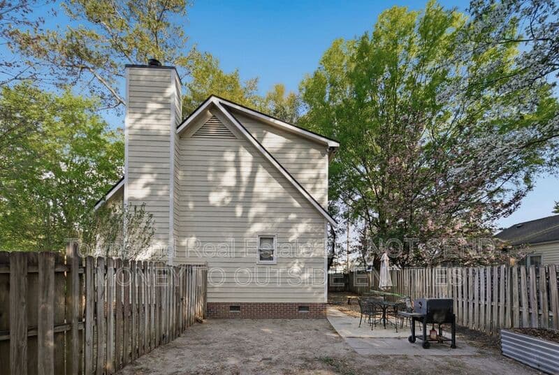 Fayetteville House: 2130 Hull Rd.