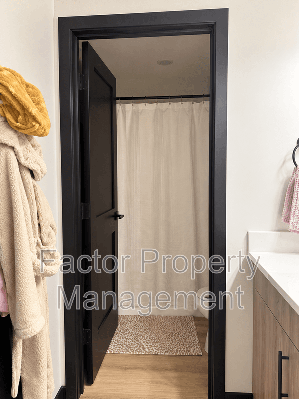 Mankato Apartment: 1300 Warren Street