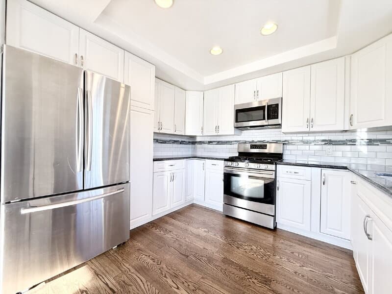 Inglewood Condo: 741 Venice Way