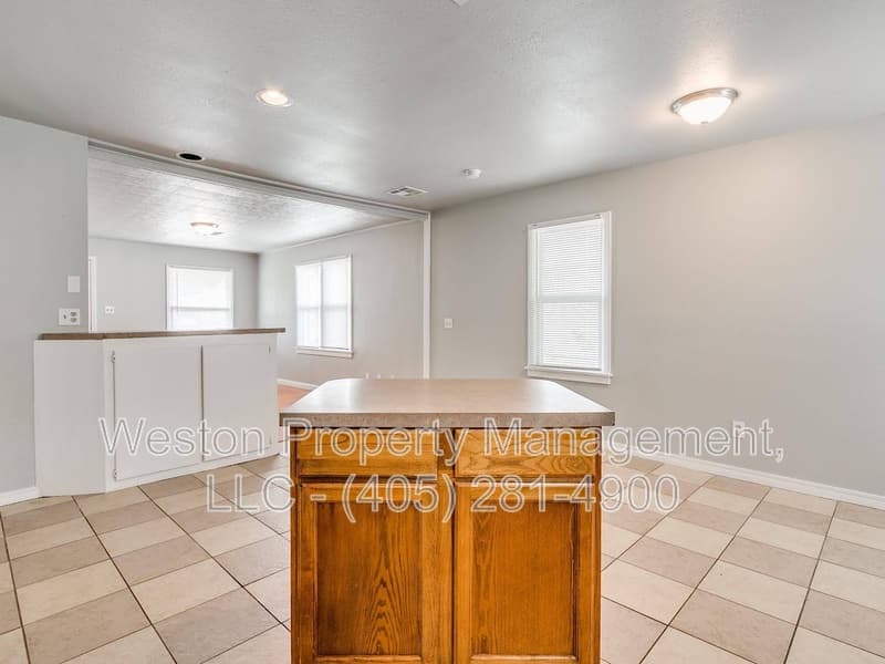 Midwest City House: 109 East Myrtle Drive