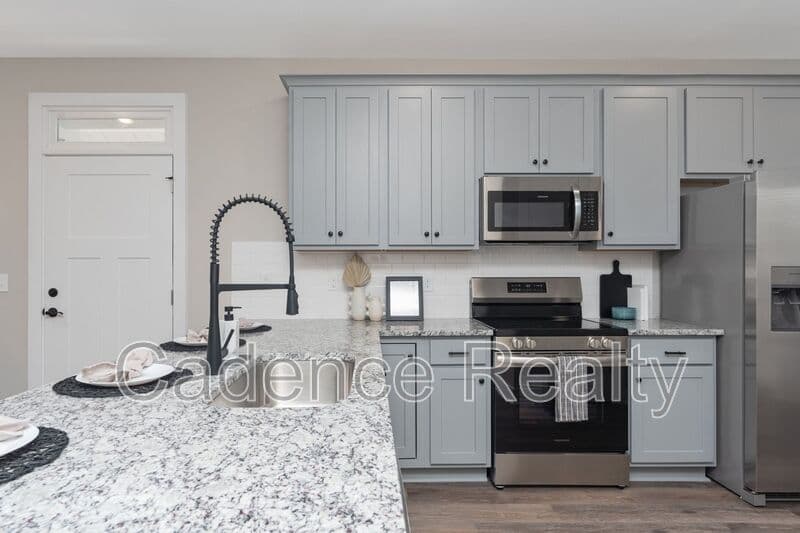Wilmington House: 1747 Perimeter Loop