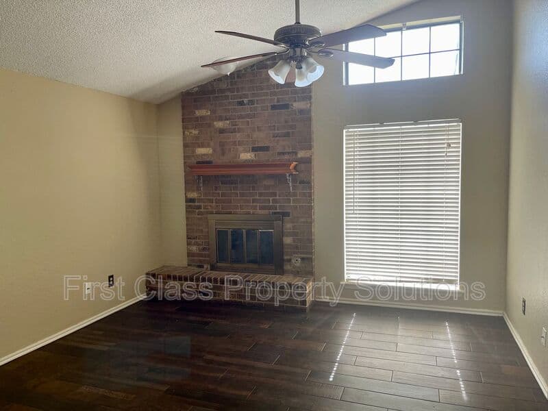 Moore House: 9212 Buttonfield Ave