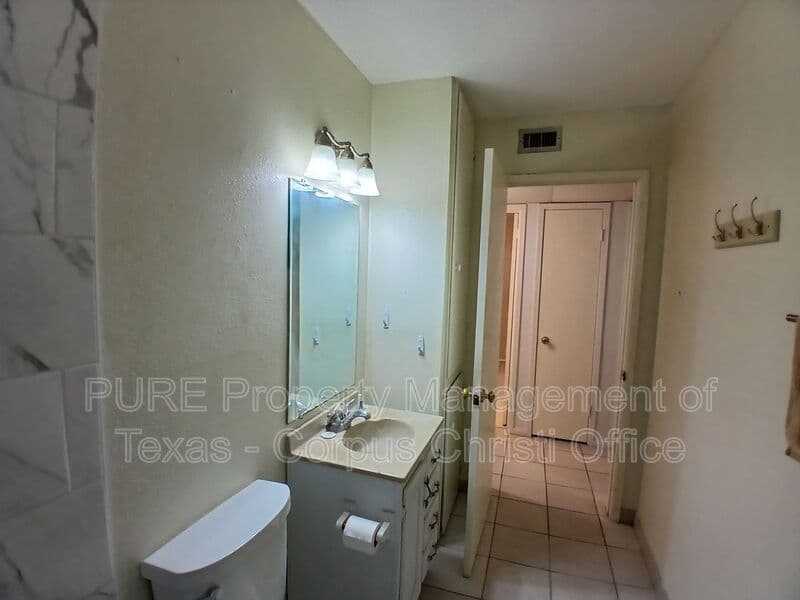 Corpus Christi House: 4701 Prinston Dr