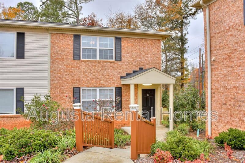 Augusta Townhome: 2905 Arrowhead Drive - E10