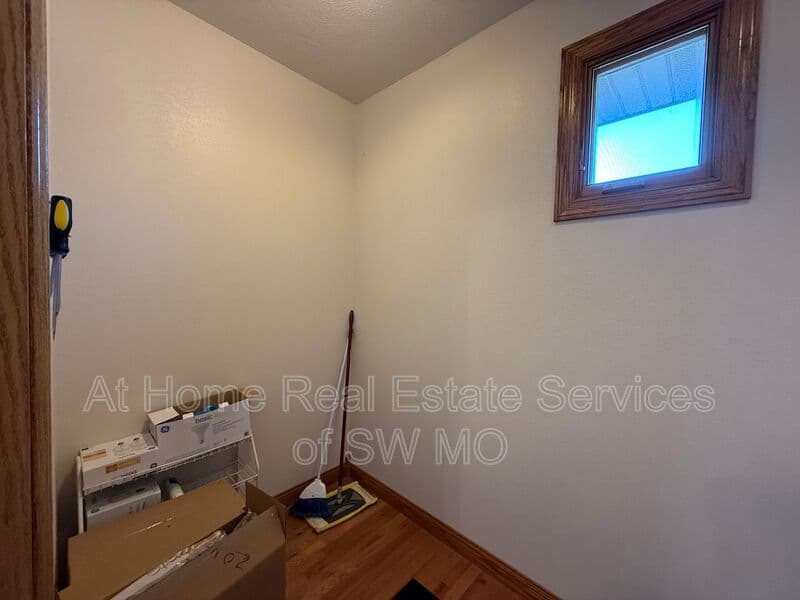 Ozark House: 5575 N 17th