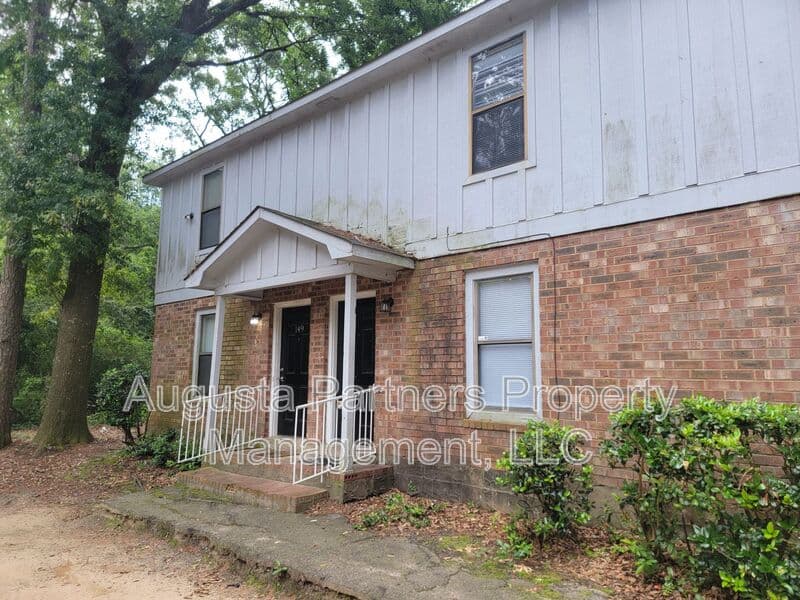 North Augusta House: 151 Chalet North Ct