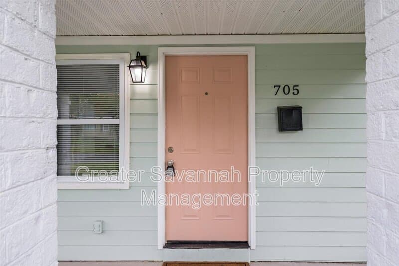 Savannah House: 705 West 47th Street
