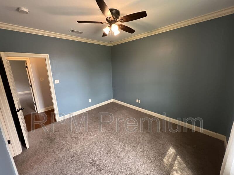 Zachary House: 7335 Oakview Dr.