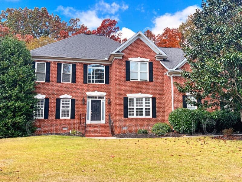 Simpsonville House: 702 Carriage Hill Road
