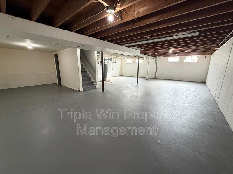 Saint Louis House: 10126 Edgefield Dr