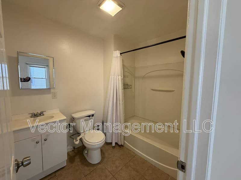 Bridgeport Condo: 543 Arctic Street - 2 right