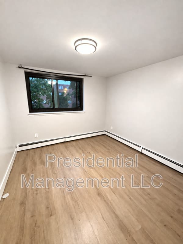 Hartford Condo: 280 Collins St