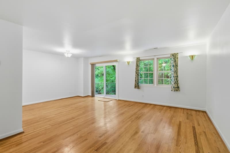 College Park Townhome: 5918 Westchester Park Drive - 1