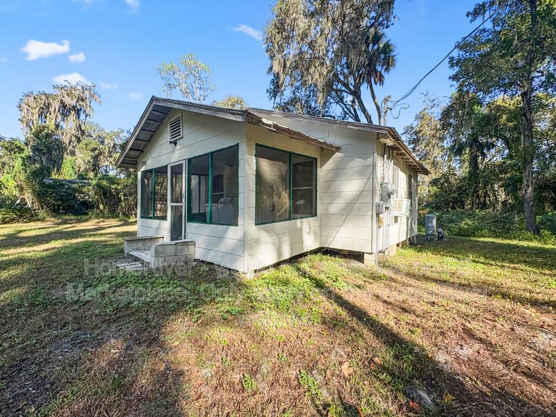 Lake Panasoffkee House: 1710 NW 29th Rd