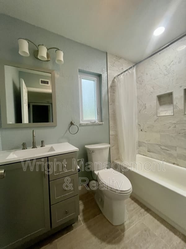 St. Petersburg House: 8330 Waverly Road North