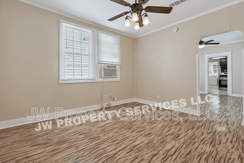 New Orleans House: 914 - 16 Hagan Ave.