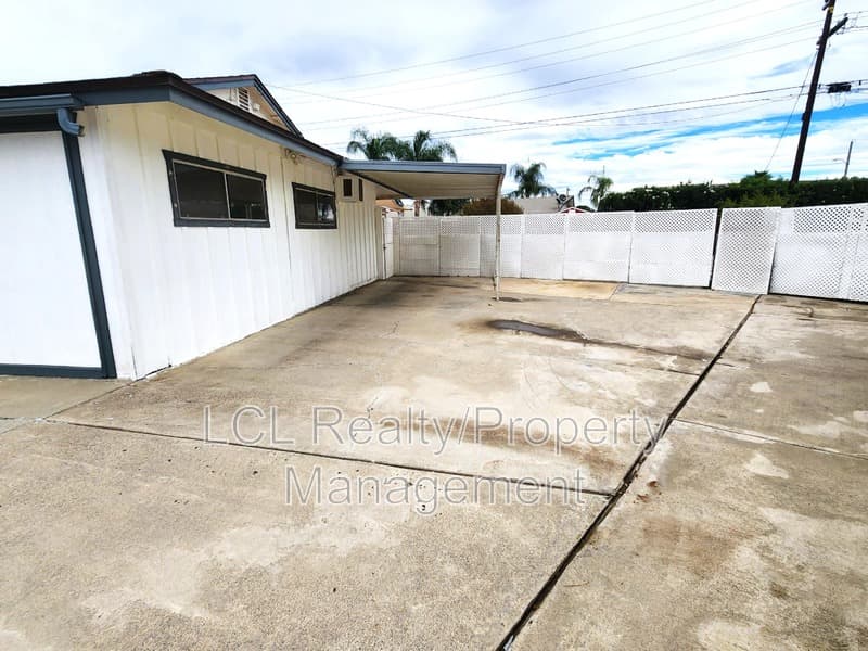 Menifee House: 28610 Pebble Beach Dr