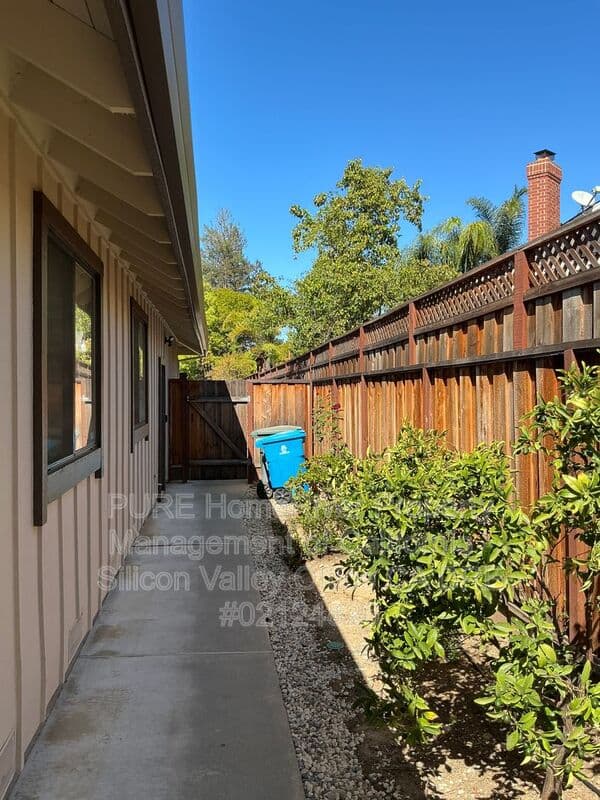 Cupertino House: 10180 Byerly Ct