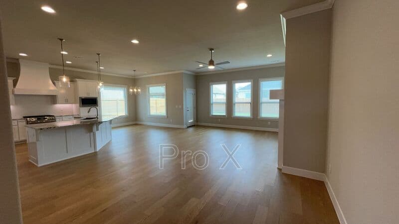 Pea Ridge House: 2408 Charles St