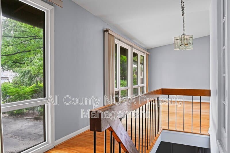 Dunn Loring House: 8108 Timber Valley Ct