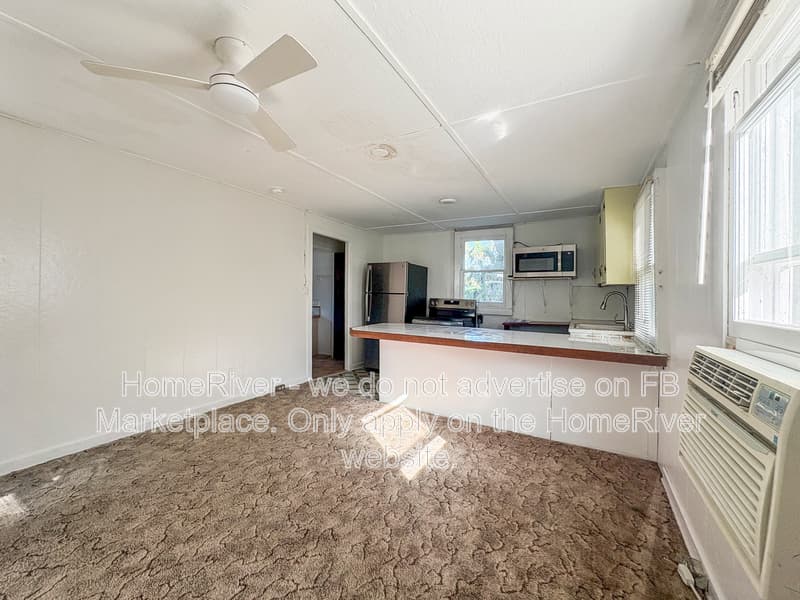 Lake Panasoffkee House: 1710 NW 29th Rd