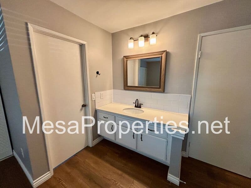 Upland House: 197 Spinnaker Way