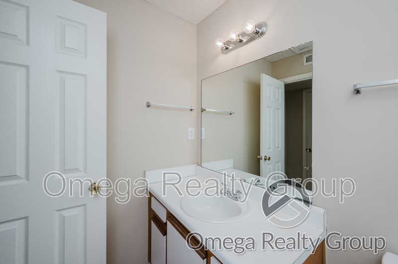 Jemison Condo: 156 Patton St W