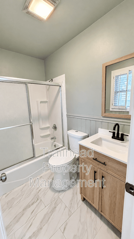 Blue Springs House: 409 NE Duncan Rd