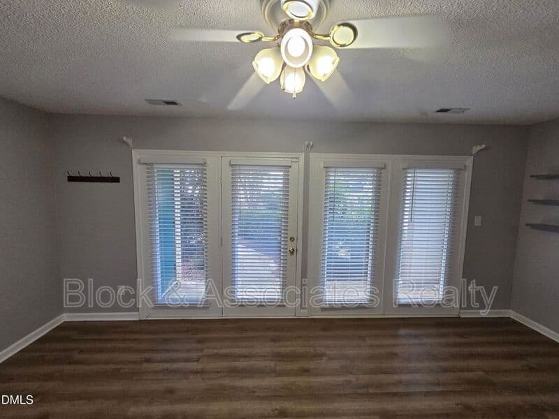 Raleigh Condo: 2011 Quaker Lndg