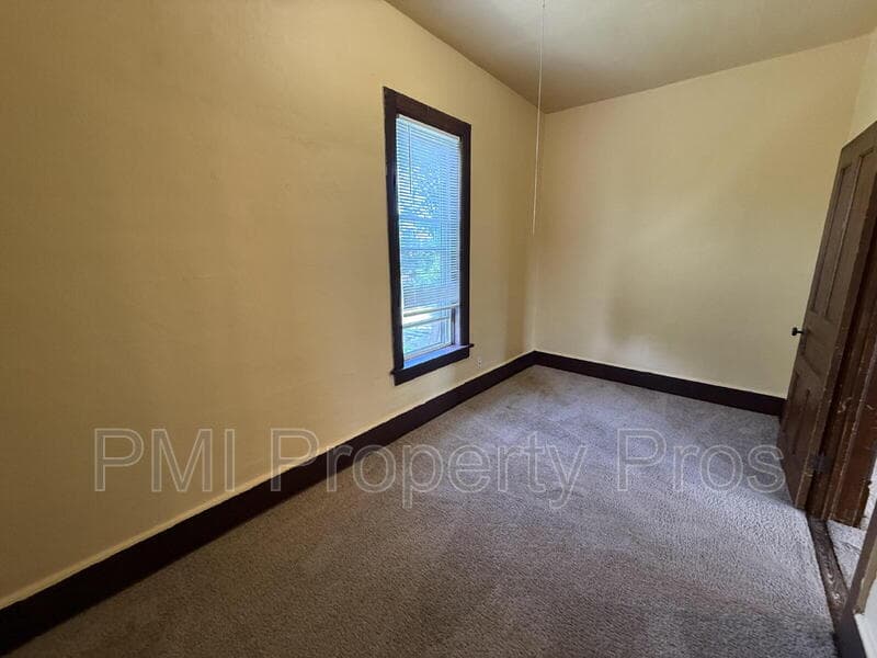Milwaukee Condo: 2441 N Dr. William Finlayson St (Upper)