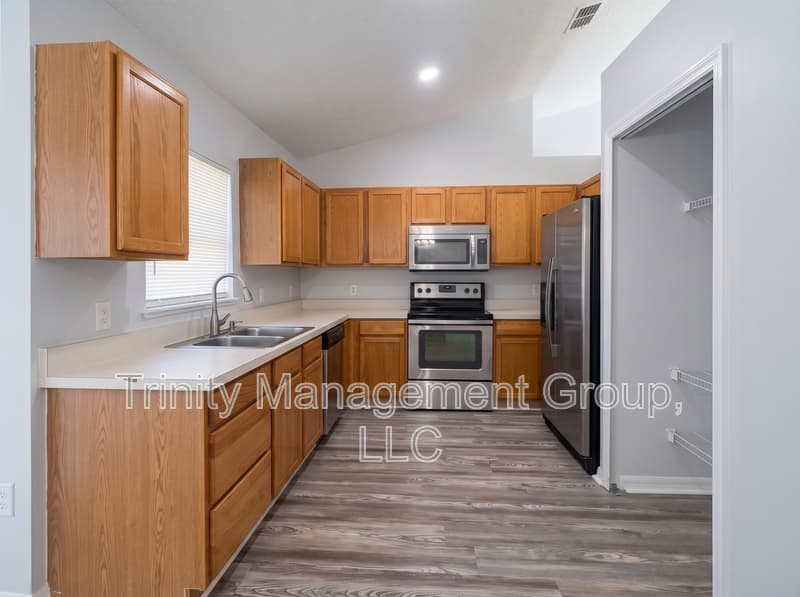 Spring Hill House: 6133 Airmont Drive