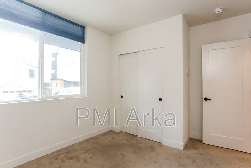 Seattle Townhome: 2441 NW 61st St