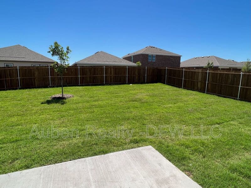 Lavon House: 752 Richmond Drive
