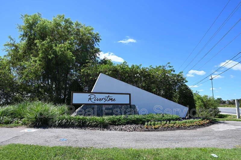 Lakeland House: 5511 Arlington River Drive