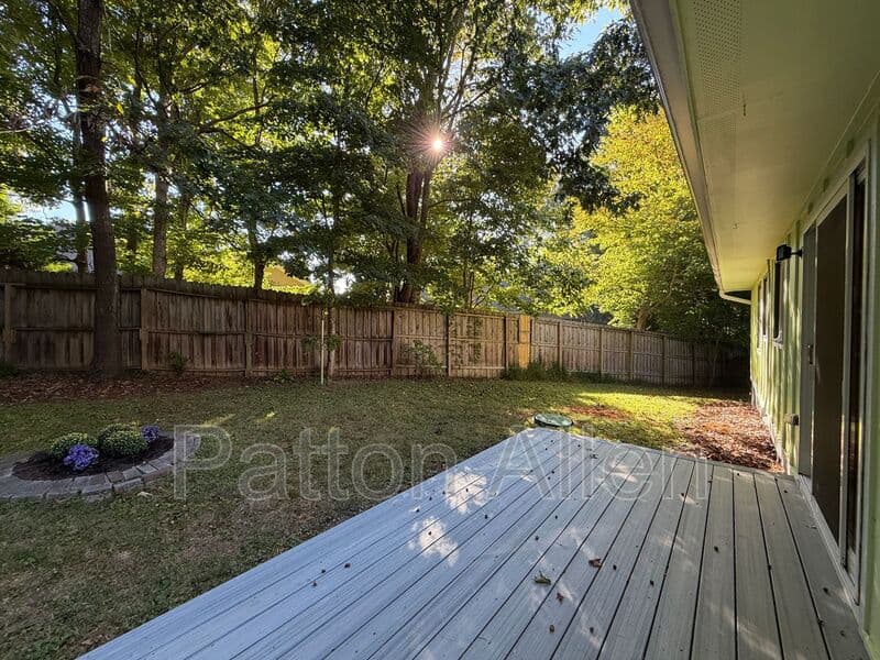 Fairview House: 14 Fox Run Pl