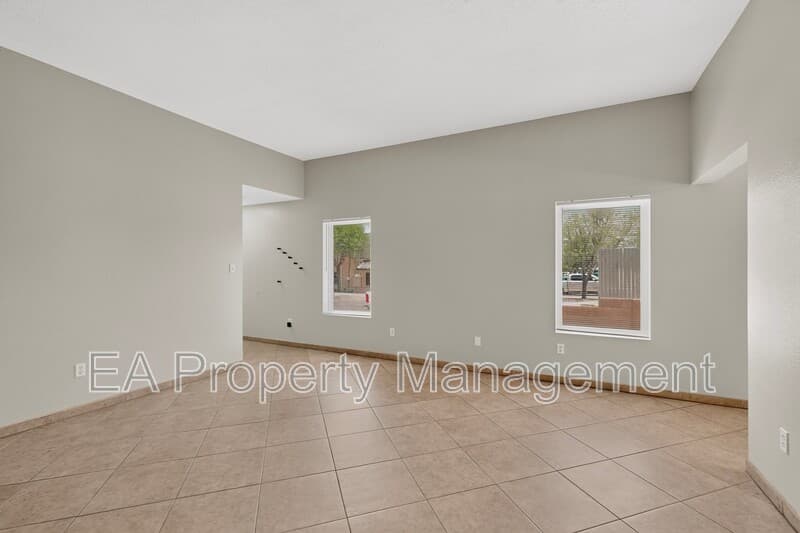 Albuquerque House: 5748 Pinon Flats Rd NW