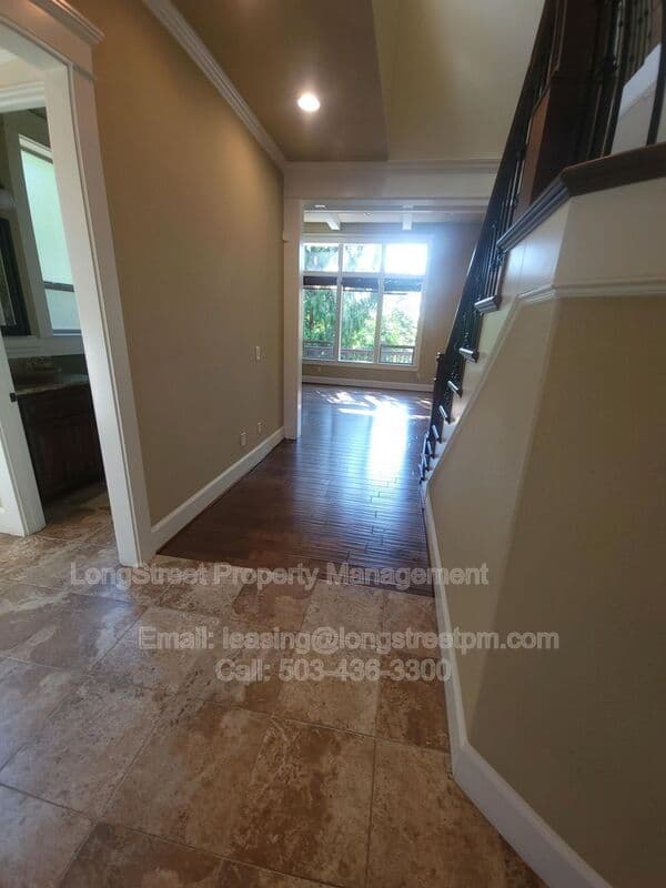 Portland House: 9739 NW Henry Ct