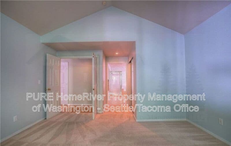University Place House: 6109 83rd Ave W