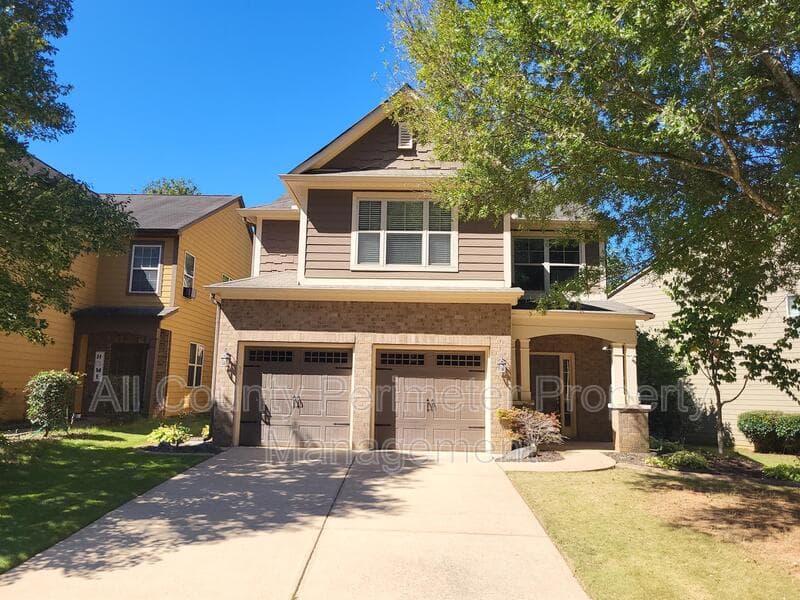Acworth House: 915 Silver Lake Dr