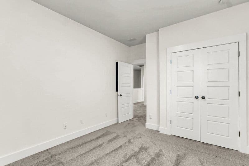 Summerville Townhome: 254 Symphony Ave