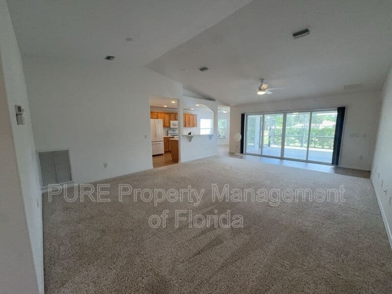 Ocala House: 15939 SW 14th Avenue Rd