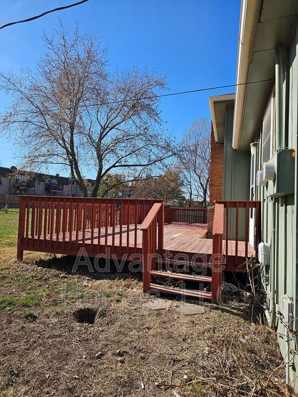Olathe House: 1035 W Sheridan St