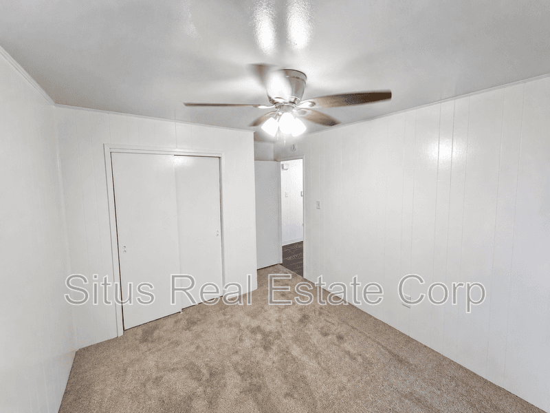 Lakewood House: 1330 Zephyr St.