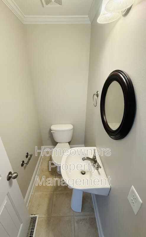 Hope Mills House: 5802 Kessinger Ct