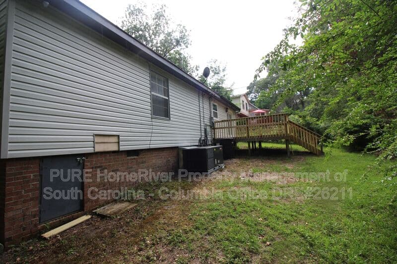 West Columbia House: 403 Charwood Ln
