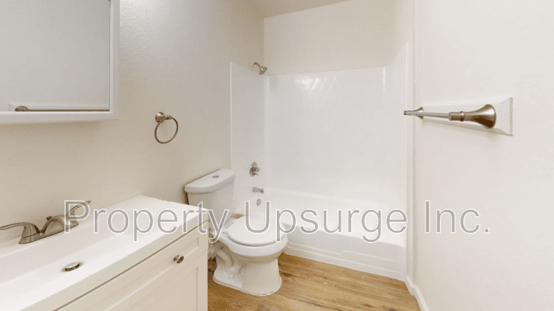 Anderson Condo: 1710 Bruce St