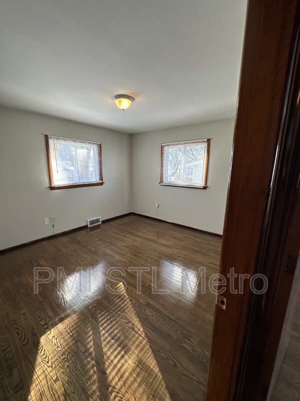 Saint Louis House: 1450 Fairmeadows Ln