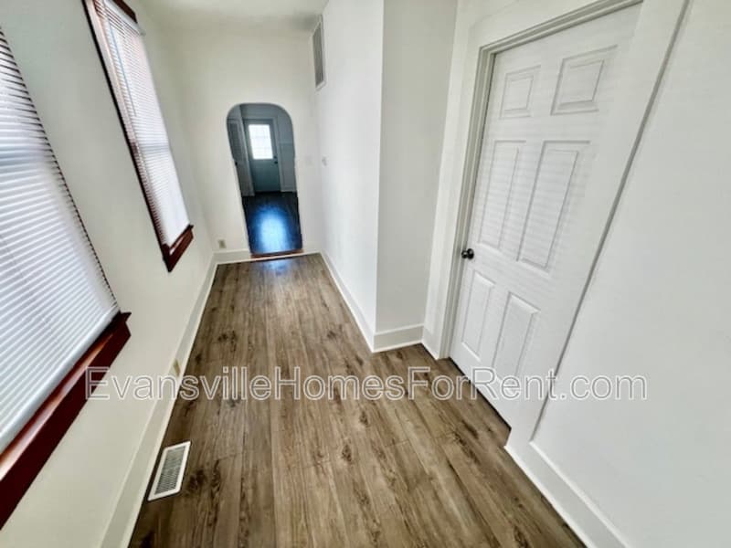 Evansville House: 2215 West Delaware Street