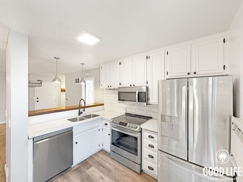San Diego Condo: 6930 Hyde Park Drive